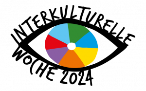 Logo der Interkulturelle Woche 2024. Es zeigt ein gezeichnetes Auge mit einer regenbogenfarbenen Iris.